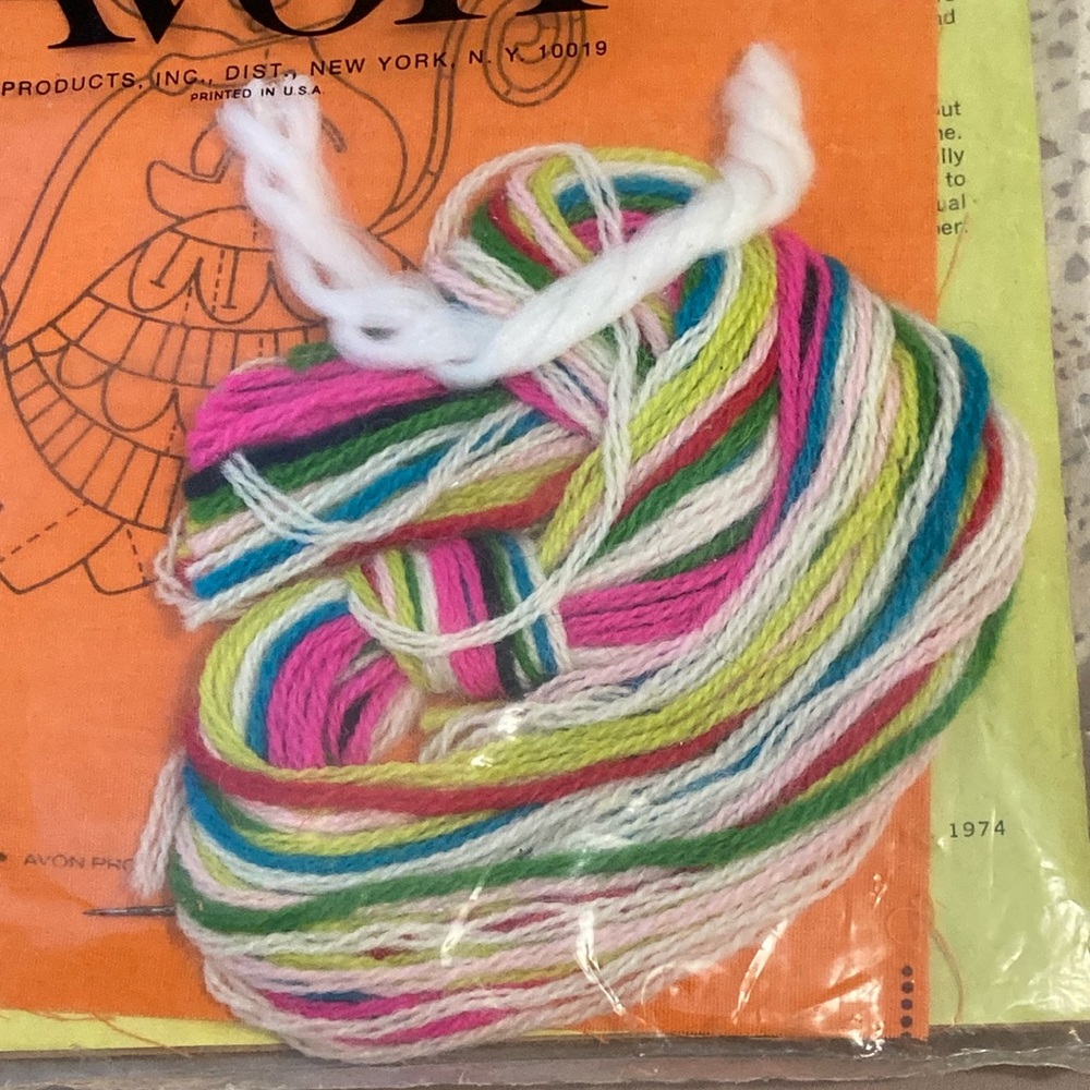 Vintage 1974 Avon Crewel Embroidery Kit Mouse Turtle Ladybug Unopened - Picture 8 of 11